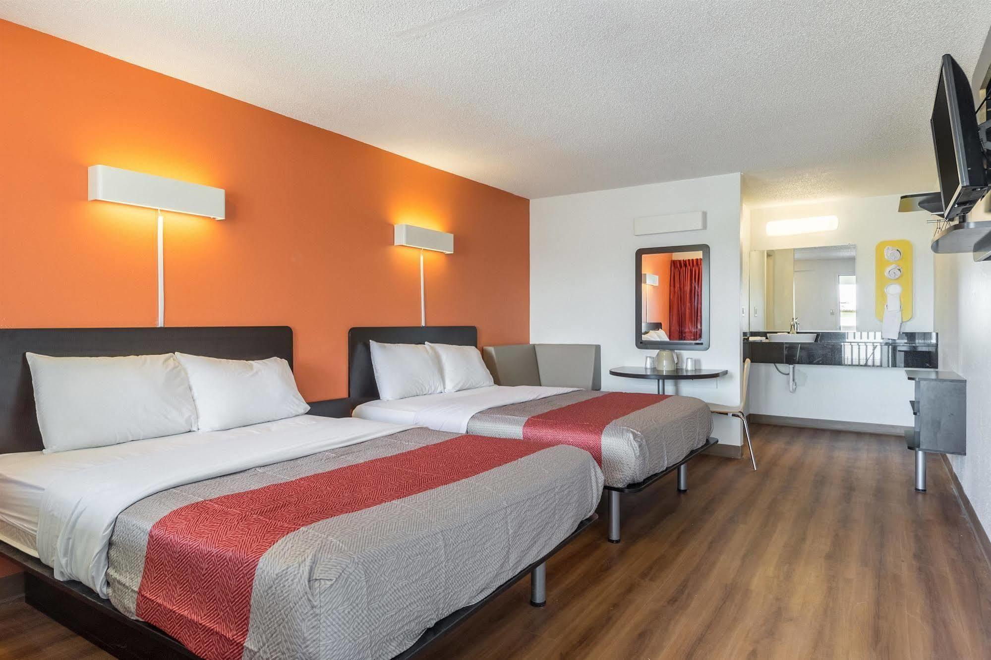 465 By Regency Hotel Indianapolis